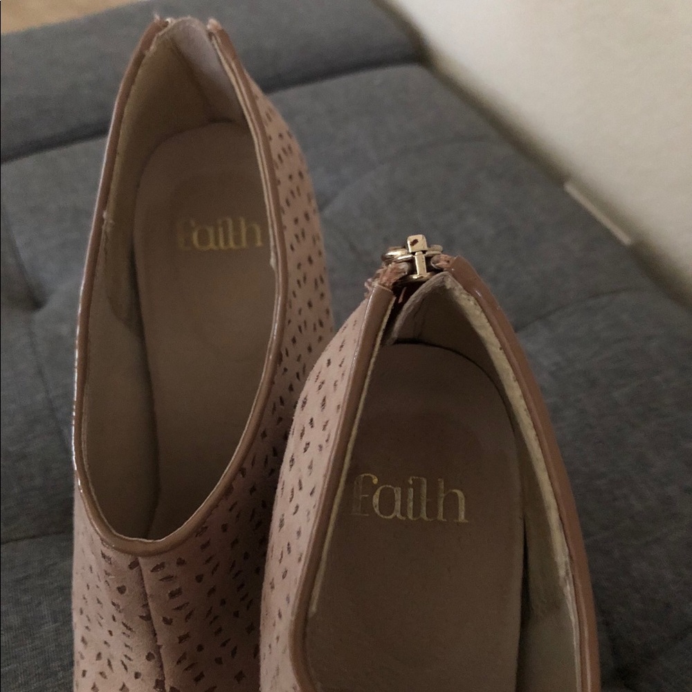 High heels - Picture 2 of 4